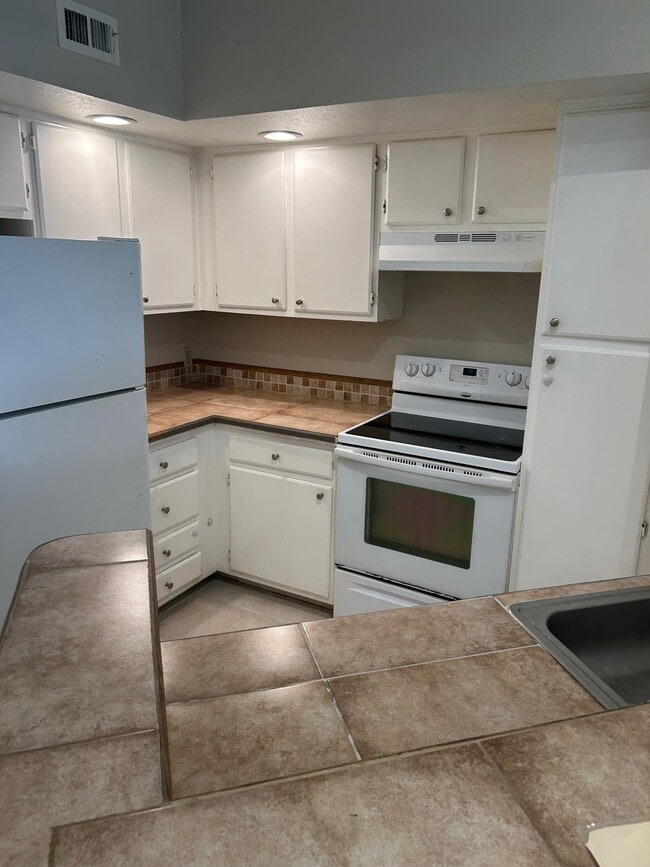Photo - 1401 Village Blvd Unidad 1335 Rental