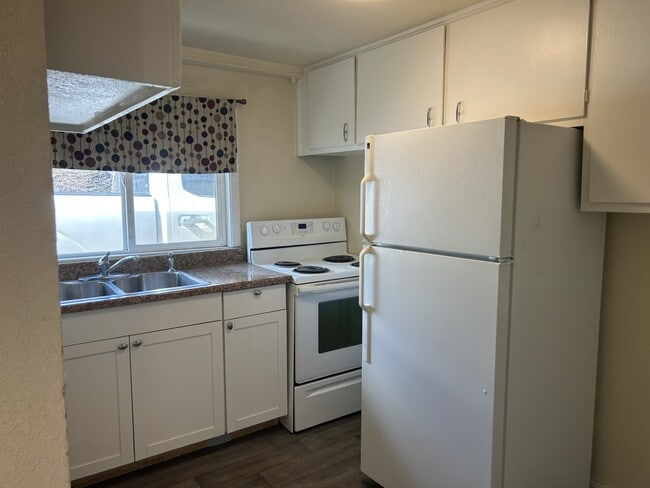 Photo - 2536 E 13th St