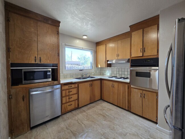 Photo - 1018 Camino Carlos Rey