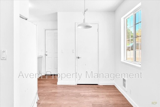 Photo - 12975 SW Allen Blvd Unit 1