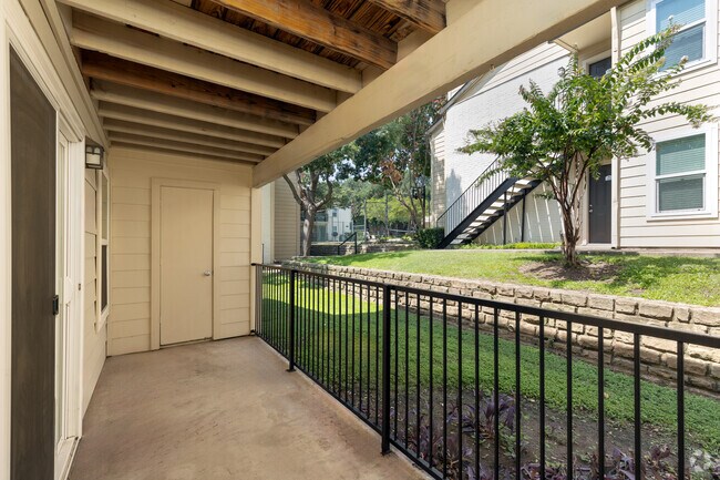 2BR, 2BA - 1,247SF - Balcony