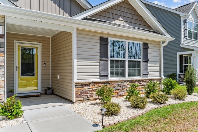 Photo - 680 Aurora Pl