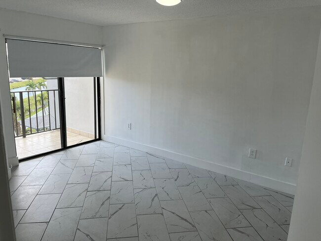 Photo - 1820 W 53rd St Unit #414