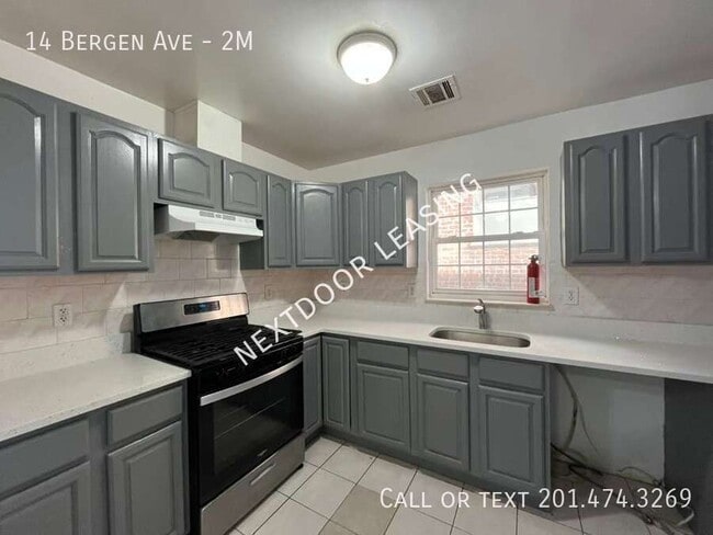 Building Photo - 14 Bergen Ave Unit 2M