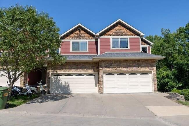 Building Photo - $2,695 | 4 Bedroom, 3.5 Bathroom Multi Flo...