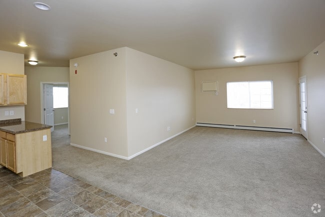 3BR, 2BA - 1,365 SF - Shadow Ridge Apartments