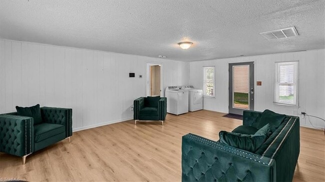 1404 Denim Rd