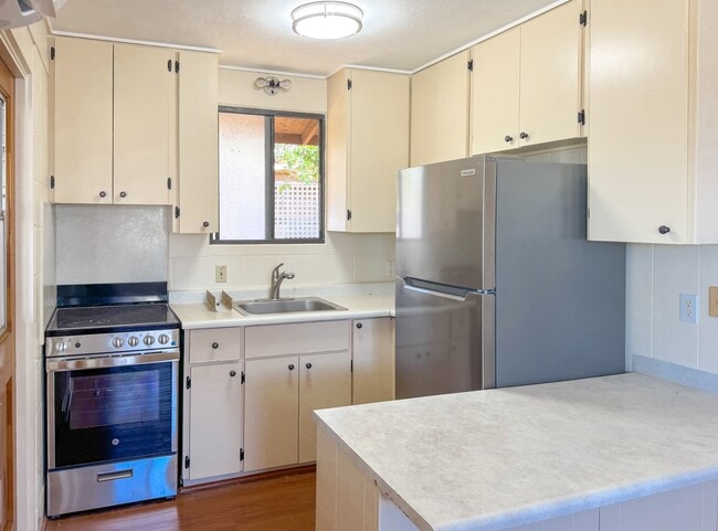 Photo - 236 Lono Ave