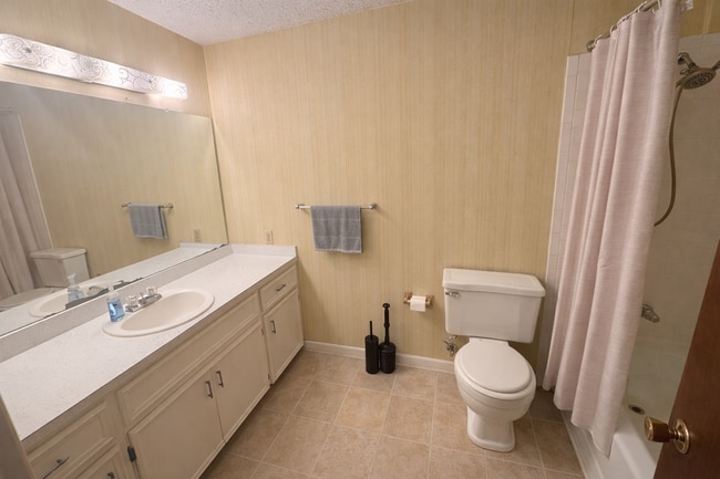 Photo - 205 Dogwood Dr