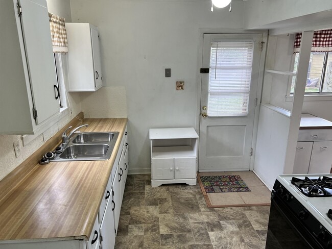 Photo - 3122 Commander Dr