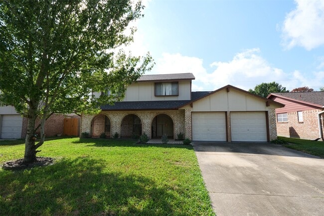 Building Photo - 19403 Long Lake Dr