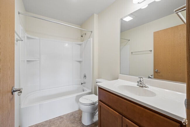 2BR, 2BA - 1,055SF - Primary Bathroom