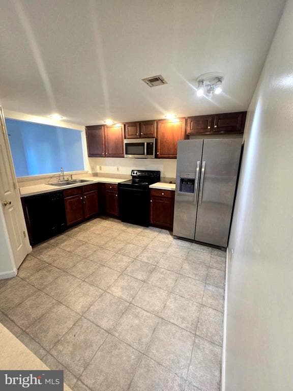 Photo - 471 Stonehedge Ln