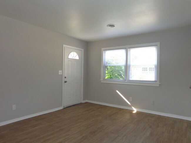 Photo - Thompson7934 Unit B