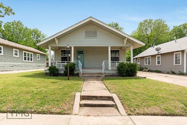Completely Updated 2 Bed/2 Bath! - Completely Updated 2 Bed/2 Bath! House