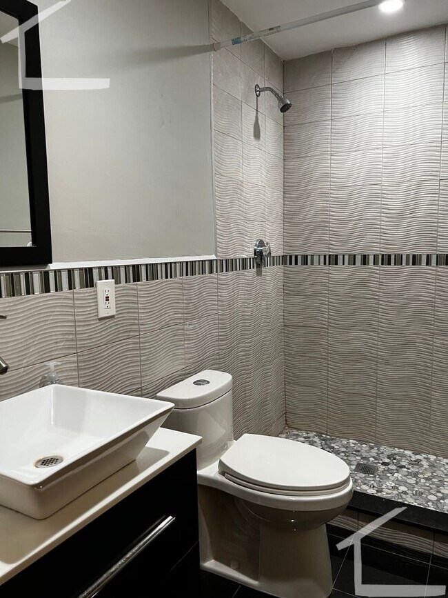 Photo - 152 Winchester St