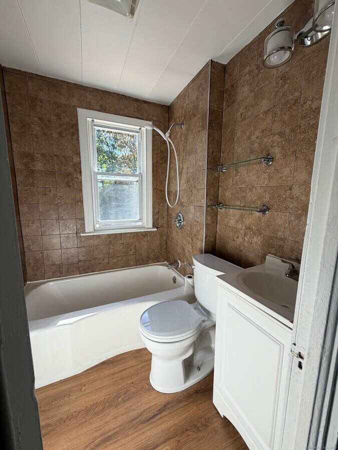 Photo - 105 Silver Ln