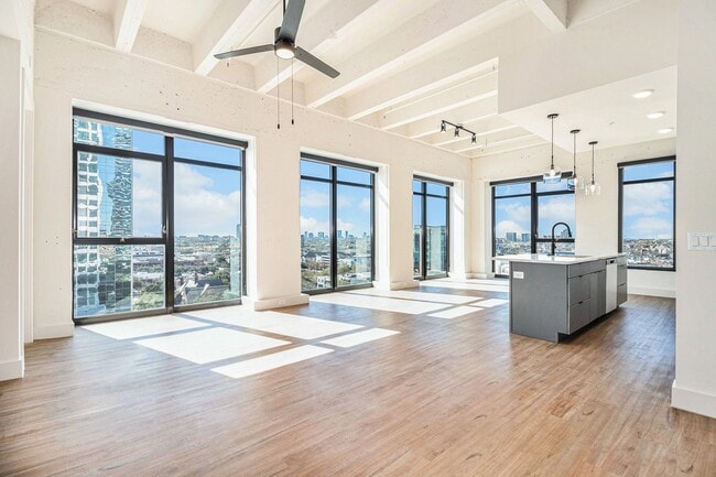 Building Photo - 1801 Smith St Unit 2015 Rental