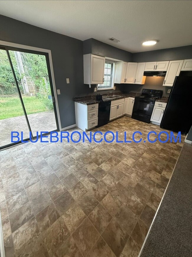Photo - 128 SW Oxford Pl