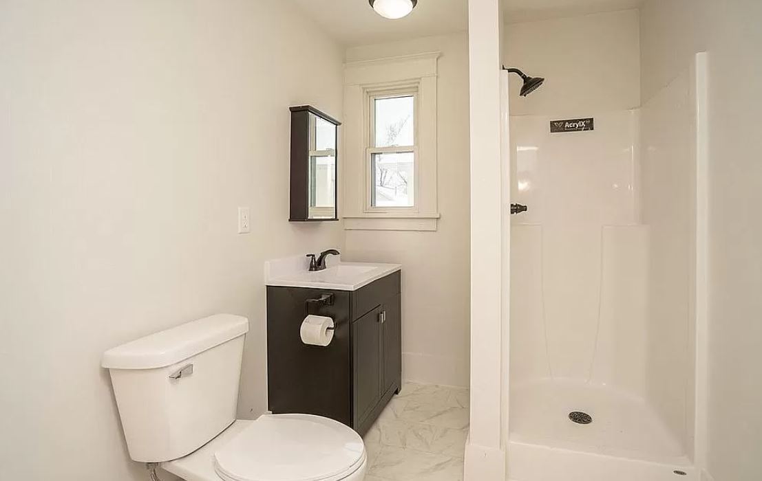 Bathroom - 1015 3rd Ave SE Unit 3