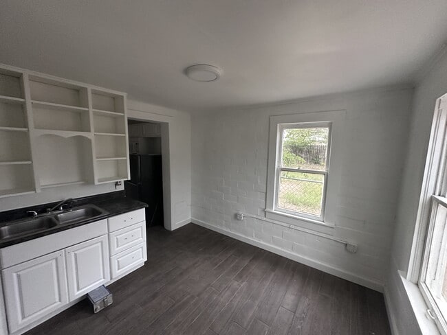 Photo - 411 N Adams St