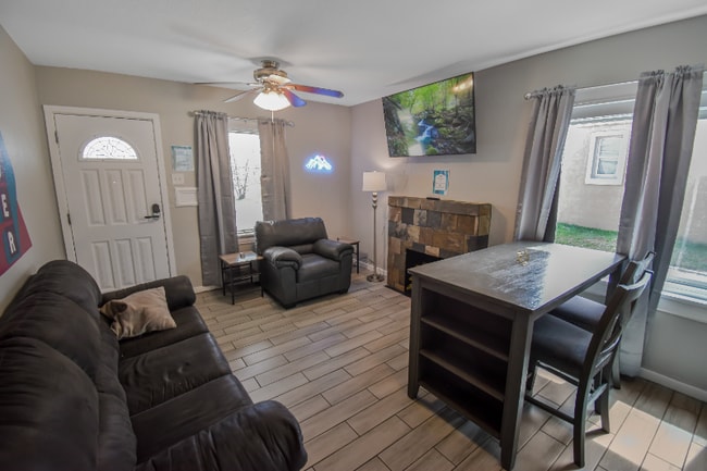 Photo - 1621 Trenton St