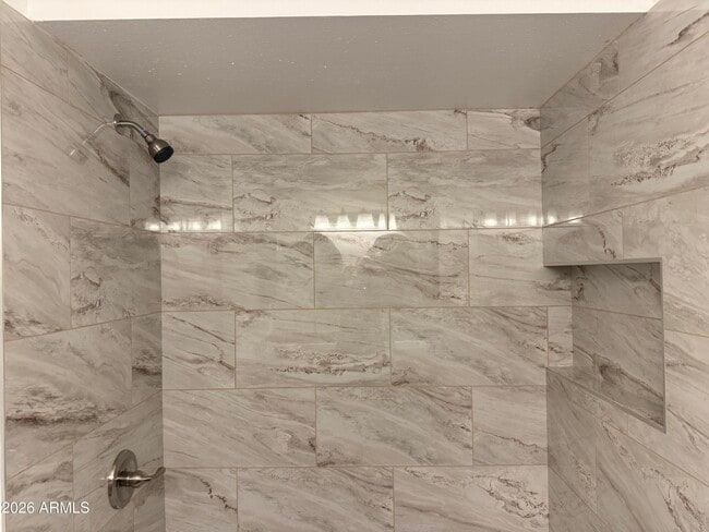 Photo - 503 E Loyola Dr