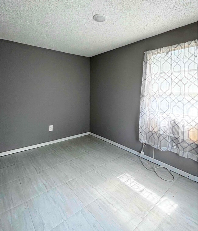 Photo - 1069 Tigger Loop