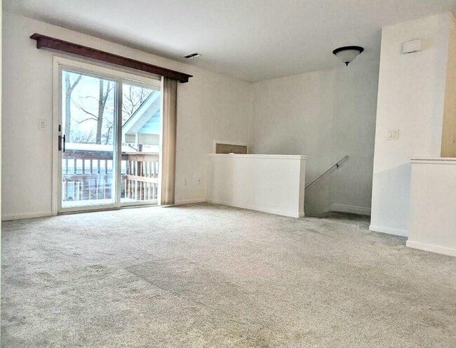 Photo - 253 Pinewood Cir