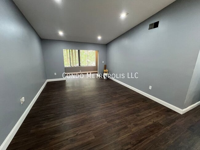 Photo - 5039 Vineland Rd