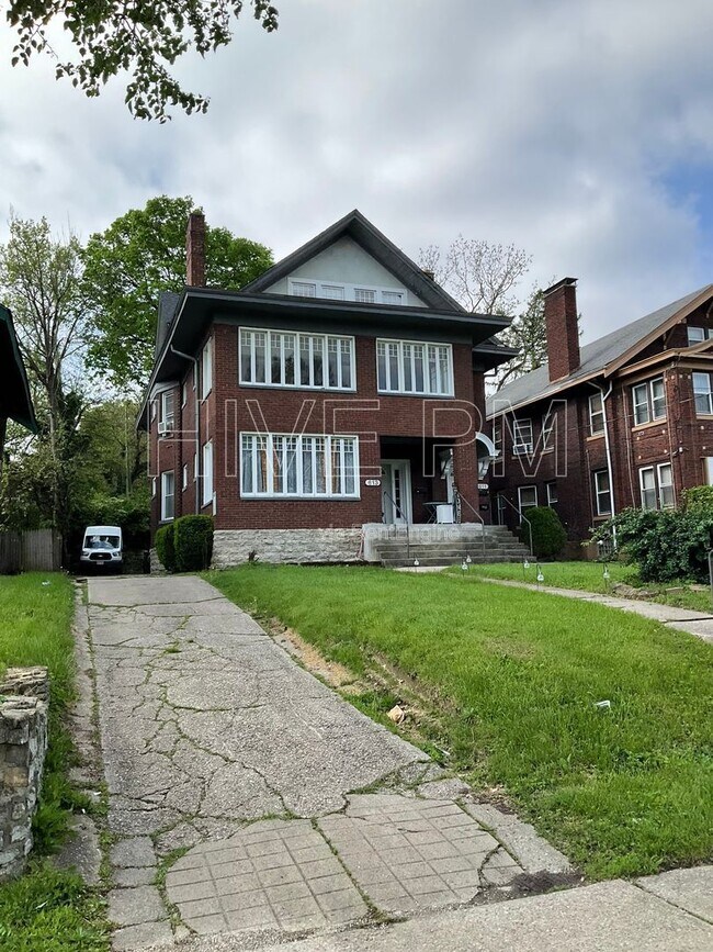 Building Photo - 611 E Mitchell Ave Unit 2