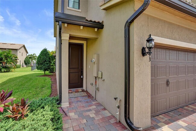 8193 Cinch Way