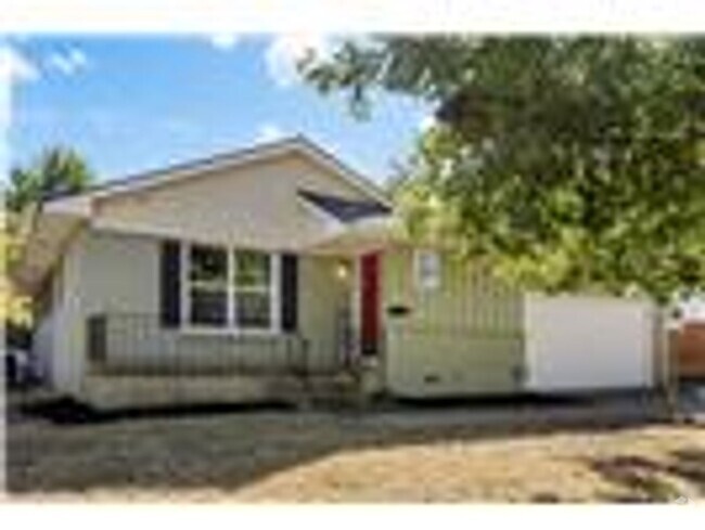 Building Photo - Beautifully Renovated 3-Bed, 2-Bath Home i...