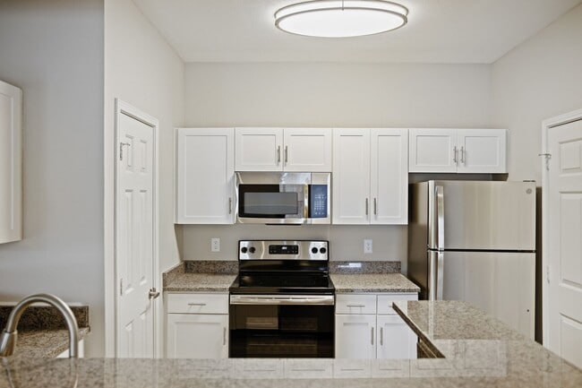 2HAB, 2BA - Renacimiento - Signature Place Apartments