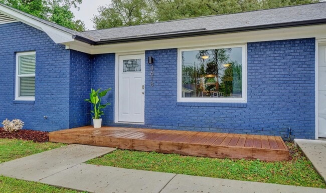 Photo - 4618 Trafalgar Rd