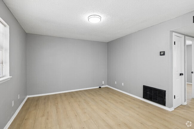 A 2BR, 1BA - 750SF - Living Room