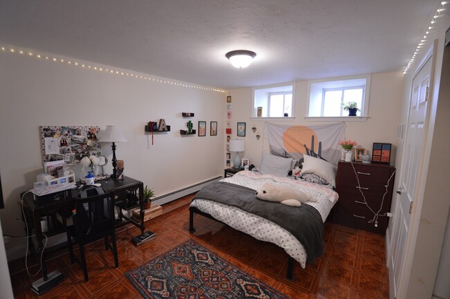 Building Photo - 94 Pleasant St Unit 1 Rental