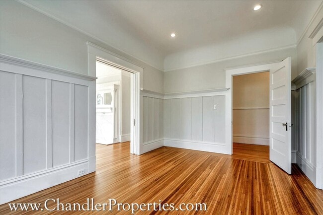 Photo - Bright & Sunny 2 Bedroom Flat with On-Site Laundry | Small Bonus Space Unit 1103