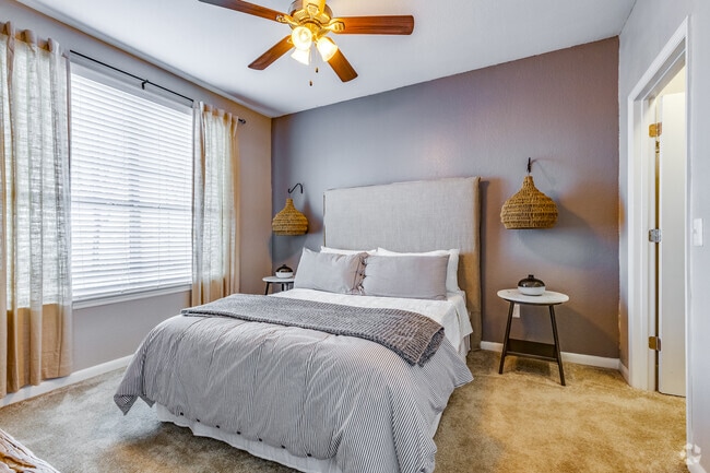 2HAB, 2BA - 1,082&nbsp;ft² - Lake House