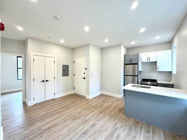 Building Photo - 103 Bostwick Ave Unit 2C