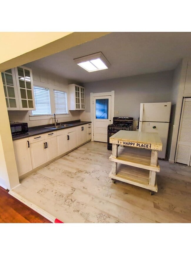 458 Belvedere Dr