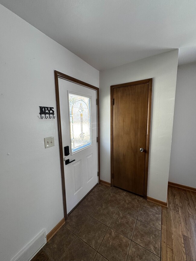 Photo - 337 W 2nd St