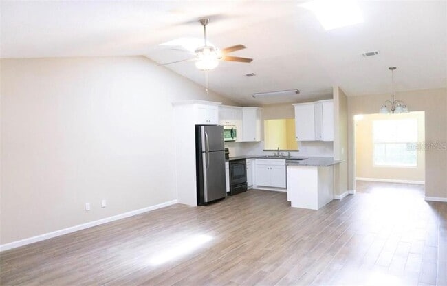 Photo - 36 Rainstone Ln
