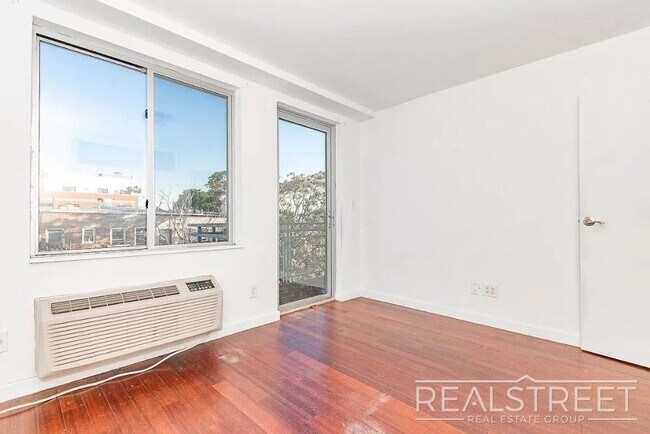 Photo - Stylish 2-Bedroom Bushwick Apartment with Huge Private Balcony & Prime Location Unidad 5B