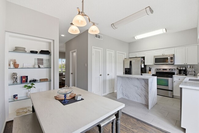 Photo - 1011 Fountain View Dr