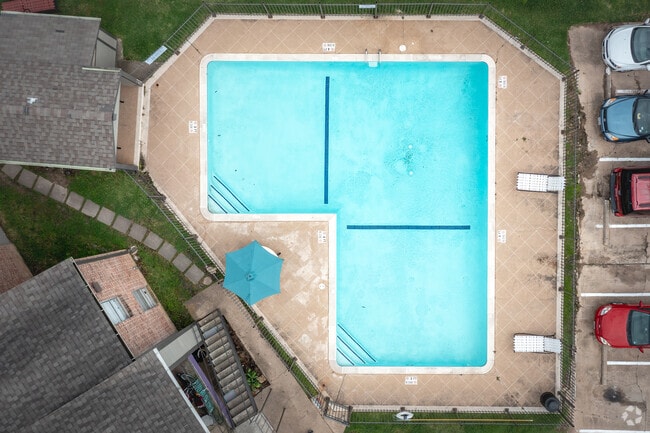 2 piscinas - Willow Bend Apartments