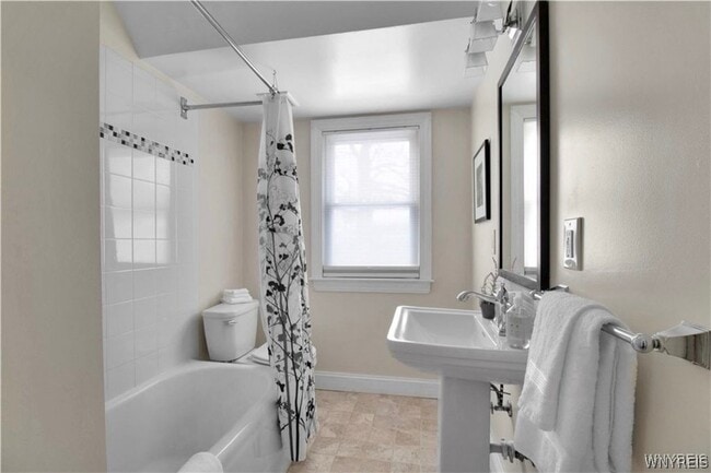 Photo - 329 Walton Dr