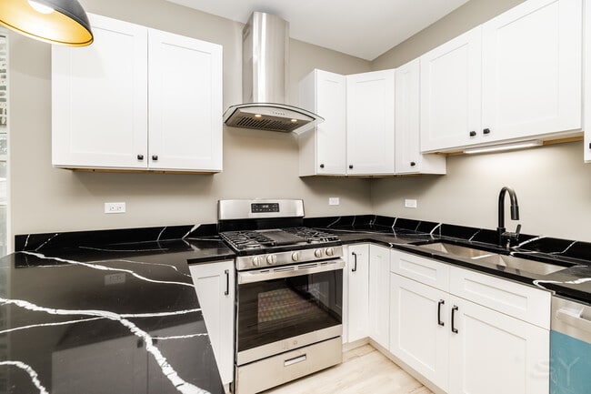 Photo - 721 N Hamlin Ave