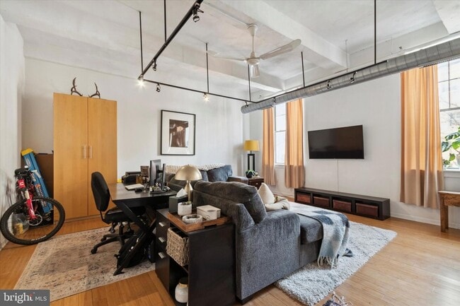Photo - 1637-39 Poplar St Unit N1