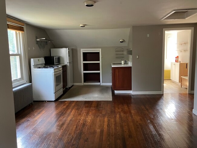 Building Photo - 126 Clover Hill St Unit Second Floor Apartment